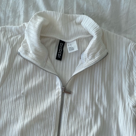 White Ribbed Zip Up Top - Picture 2 of 2